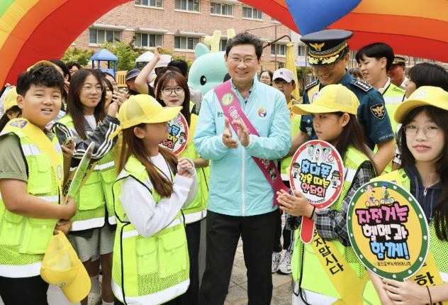 이상일 용인특례시장, 남곡초등학교 교통안전 캠페인 동참