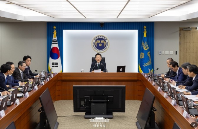 이 대통령, 제13차 수석·보좌관 회...