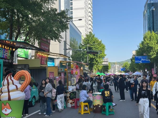 광주광역시동구 금남로 차 없는 거리,...