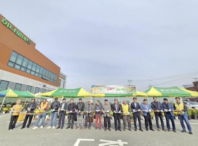 아산시 둔포면 시니어자원봉사단, 제4회 국화전시회 개최