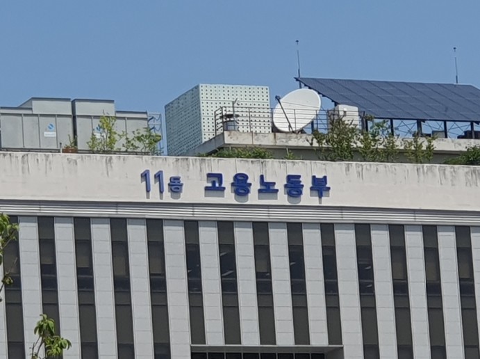 고용노동부, 학교급식 종사자 건강 보...