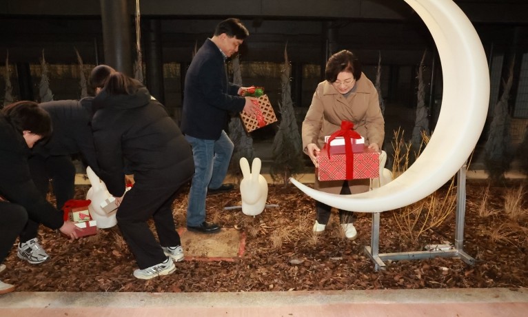 커피 향 가득한 에피소드 크리스마스…...
