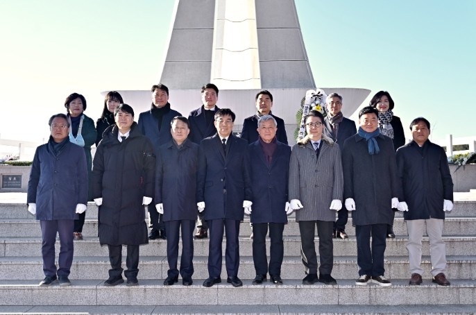 강릉시의회, 신년참배로 2026년 의...