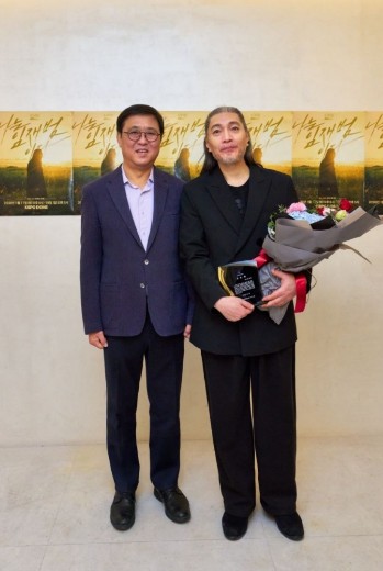 문화체육관광부, 40년 가수 생활 마무리하는 임재범에게 공로패 수여