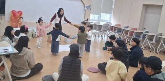 창원시 책이랑 놀자! 최윤덕도서관, 유아 책놀이교실 운영