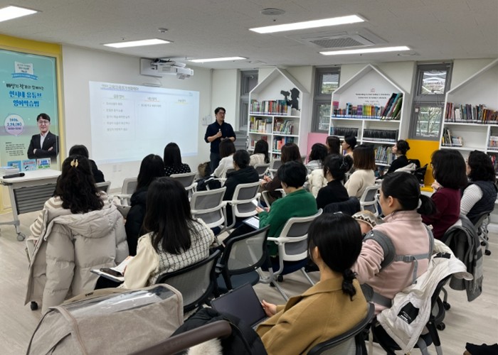 인천 동구 꿈영도 ‘별빛 북살롱’, 배성기 작가 특강 성황리 마무리